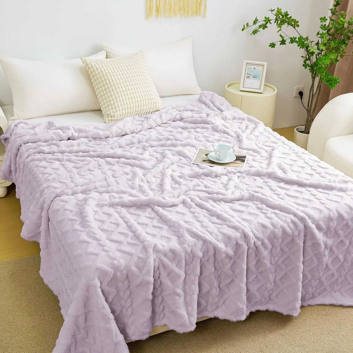Designer Fleece Throw Blanket - Cozy Soft Lightweight Fuzzy Throw Blanket for Women Portable Throw Blankets for Birthday Christmas Y251105