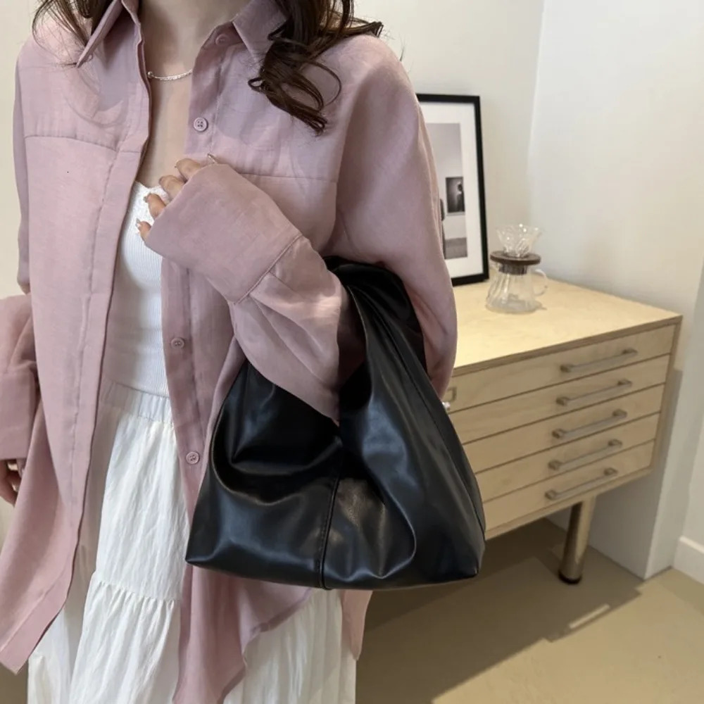 PU leather handbag womens niche homeless bag womens handbag simple pleated fashionable clutch bag 250402