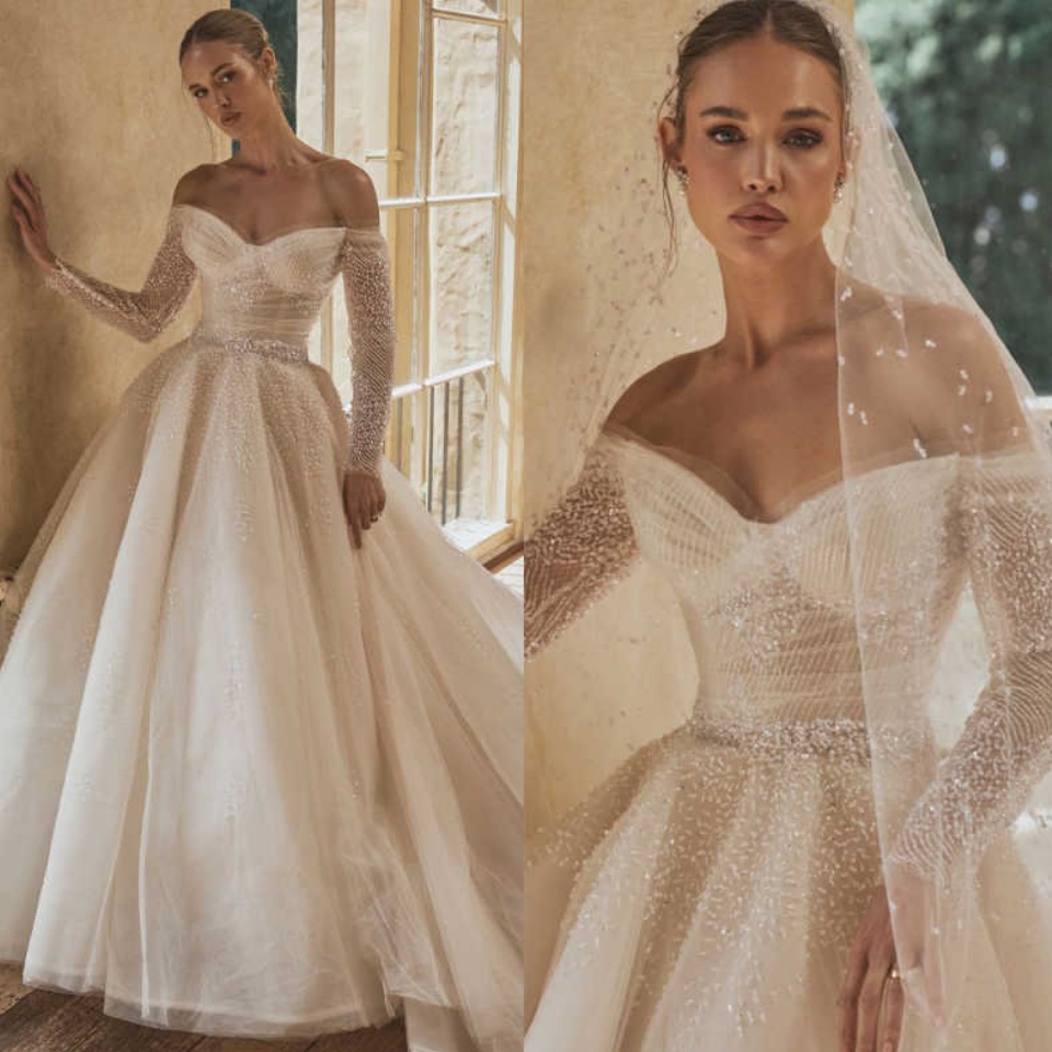 Romantic Sweetheart Lace Up Ball Gown Wedding Dress Exquaisite Appliques Embroidery Long Sleeve Princess Bridal Gown Customized