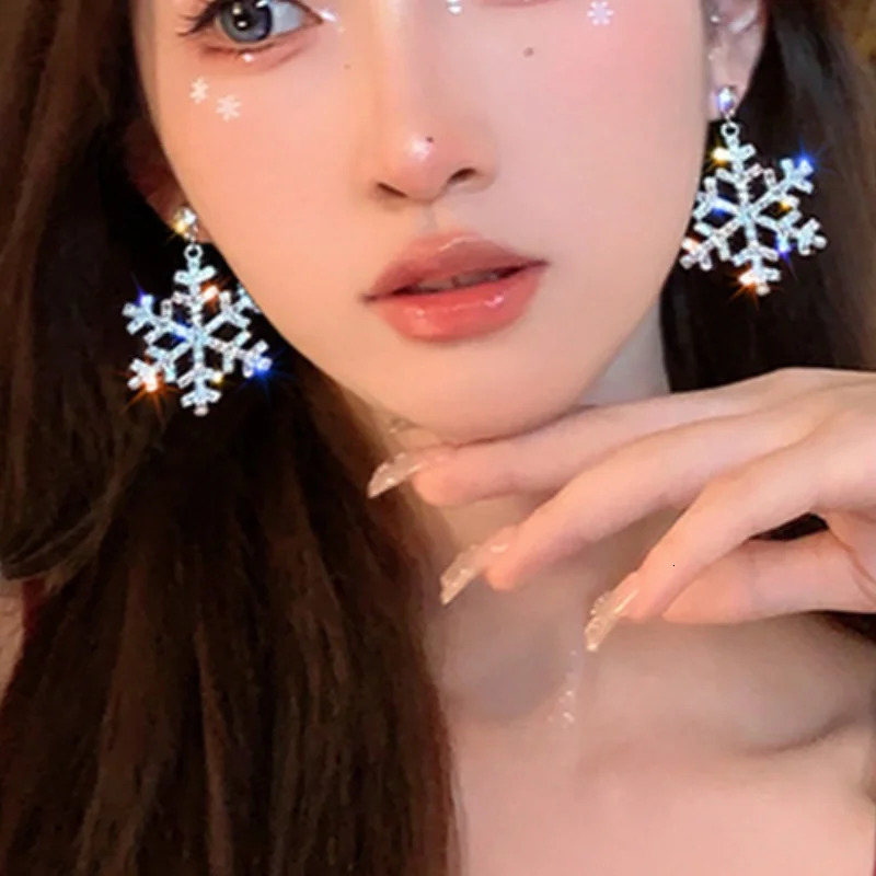 Fashion Exaggerated Sparkling Zircon Snowflake Earrings For Women Winter Party Earrings Jewelry Gift 251131