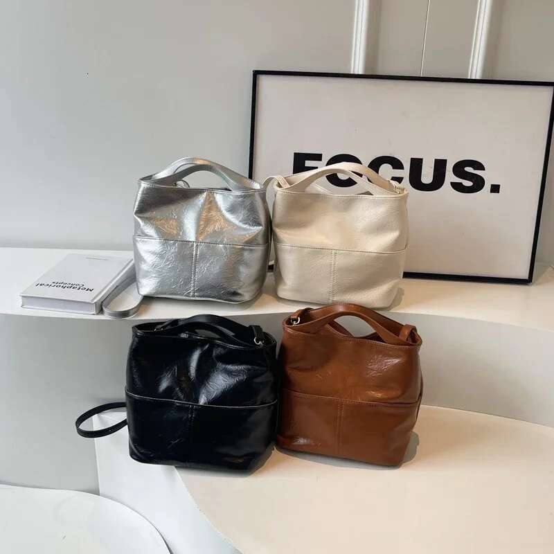 Hasp Solid Simple Pu Bucket Hand Large Capacity Fashion Versatile Commuting Shoulder Bags For Women 2024 Designer New Style