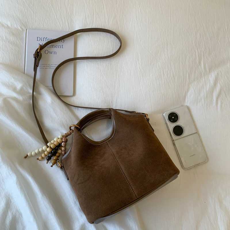 2025 Autumn Winter Fashion New Faux Suede Shoulder Bags Hasp Large Capacity Commute Stylish Design Womens Tote Bags Z251104