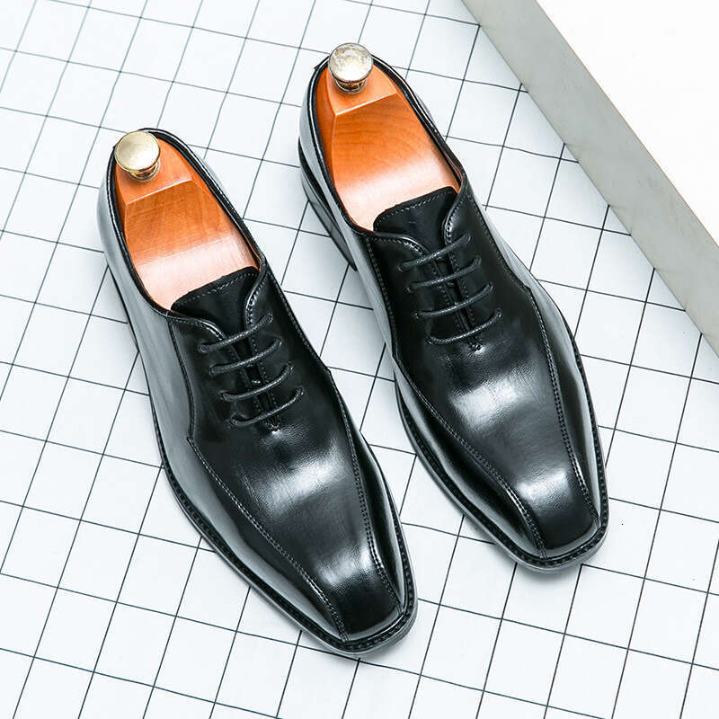 Men's in plus size, new casual fashionable men's business dress shoes, British gentleman style dinner leather shoes
