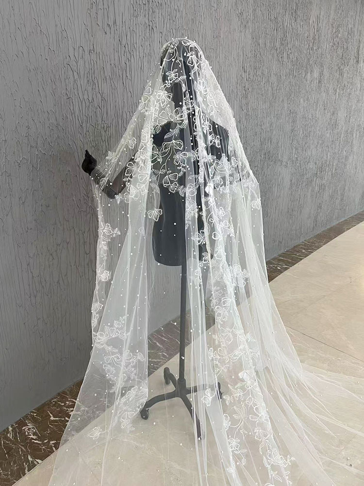 Romantic Wedding Veil Pearls Appliques Lace One Layer Cathedral Length Bride Veils High Quality Customized velo de novia