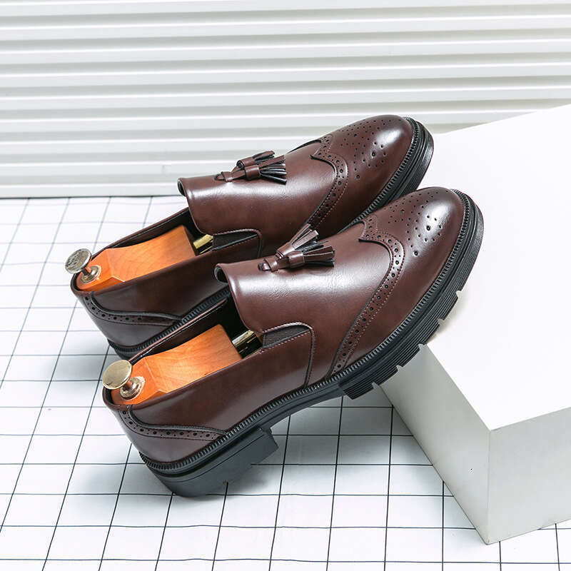 Large size fringed fashionable business formal British style Blok carved leather shoes, groom's wedding shoes