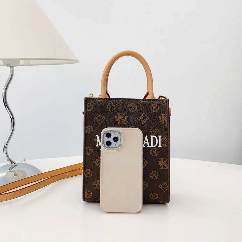 Elegant Ladies Leather Handbag Crossbody Style Shoulder Bag With Detachable Strap By Luxury Brand Famous Designer Z251104