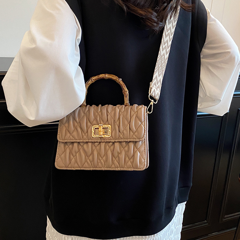 Free delivery new designer bag Simple and casual fashionable handbag simple and comfortable