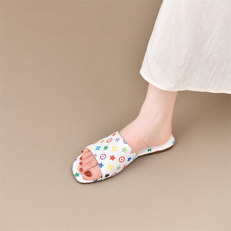 new Style Colorful Logo Printed Black and White Slippers Trendy Design Fashionable and Versatile Eye-catching for Going Out Casual Women's Slippe