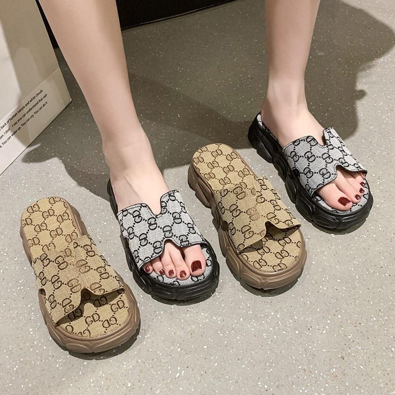designer shoes 2025 European fashion brand letter cool for women style thick-soled flip-flops for outdoor wear beach shoes for women