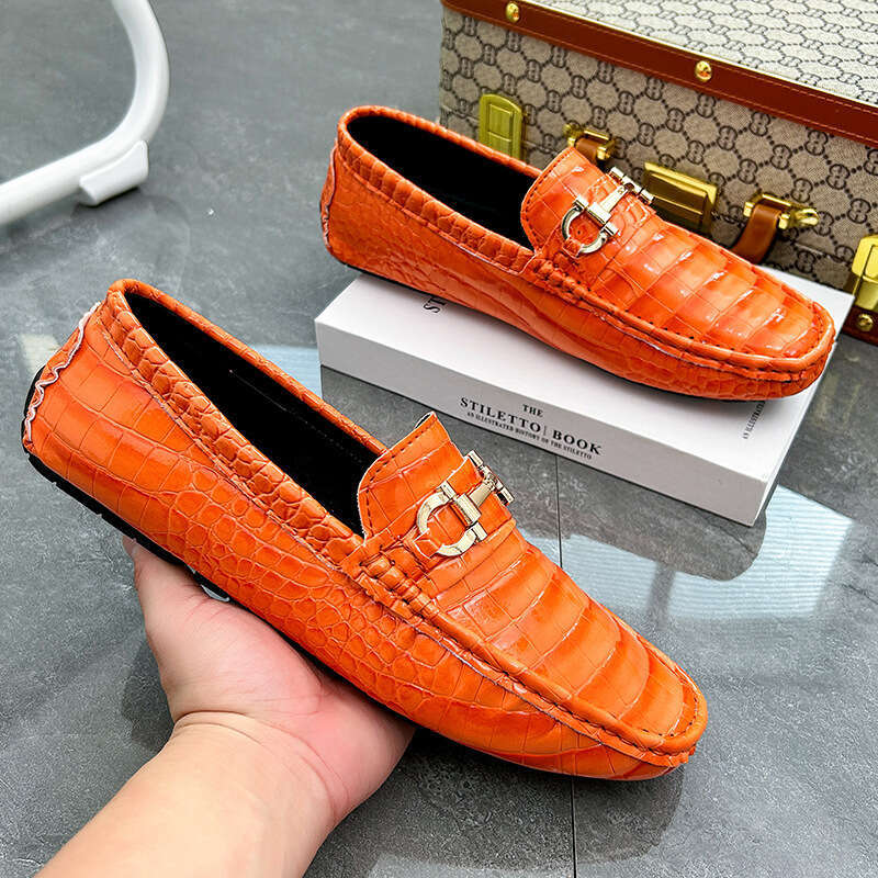 Large casual and fashionable bean sizes 38-48, one foot fashion red lazy shoes, wedding men's shoes