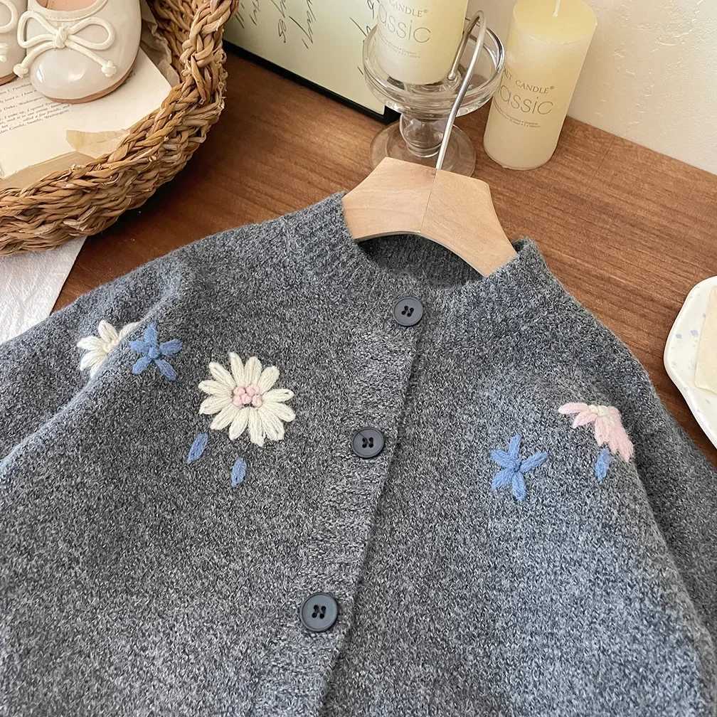 Autumn New Kids Solid Color Sweater Color Hook and Flower Korean Version Girls Outerwear Cardigan Embroidered Sweater JacketT251105