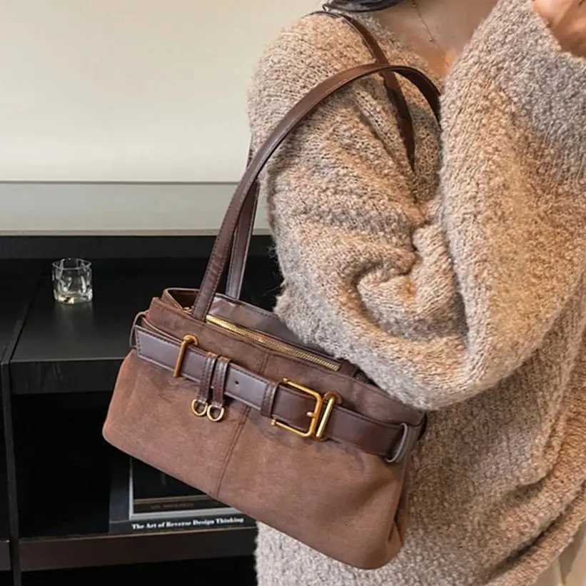 Fashion Belt Design Womens Tote Bag 2025 Autumn Winter Large Capacity Commuter Shoulder Handbag Female Casual Shoulder Bags Z251104