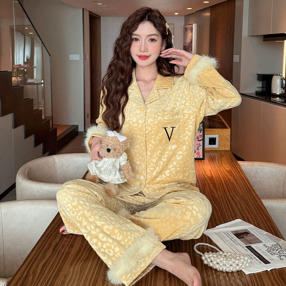Velvet Pajamas for Women Warm Thickened Little Fragrance Style Long Sleeve Set Loose Fit Autumn and Winter Designer Luxcury Homewear Pyjamas