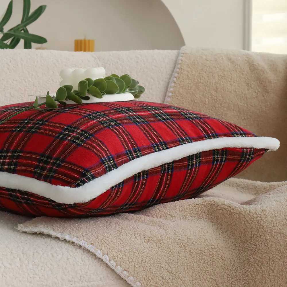 Christmas Red Plaid Decorative Cushion Cover White Plush Edge Pillowcase for Living Room Sofa Bedroom Soft Pillow Cover Xmas Y251105