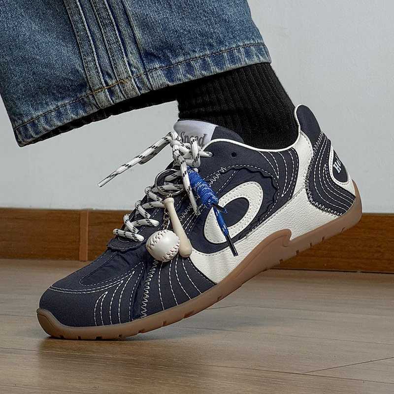 Flat Soft Lightweight 2025 New Summer Breathable Versatile Front Lace-Up Deutsche Training Shoes Vintage Mens Sneakers Y251105