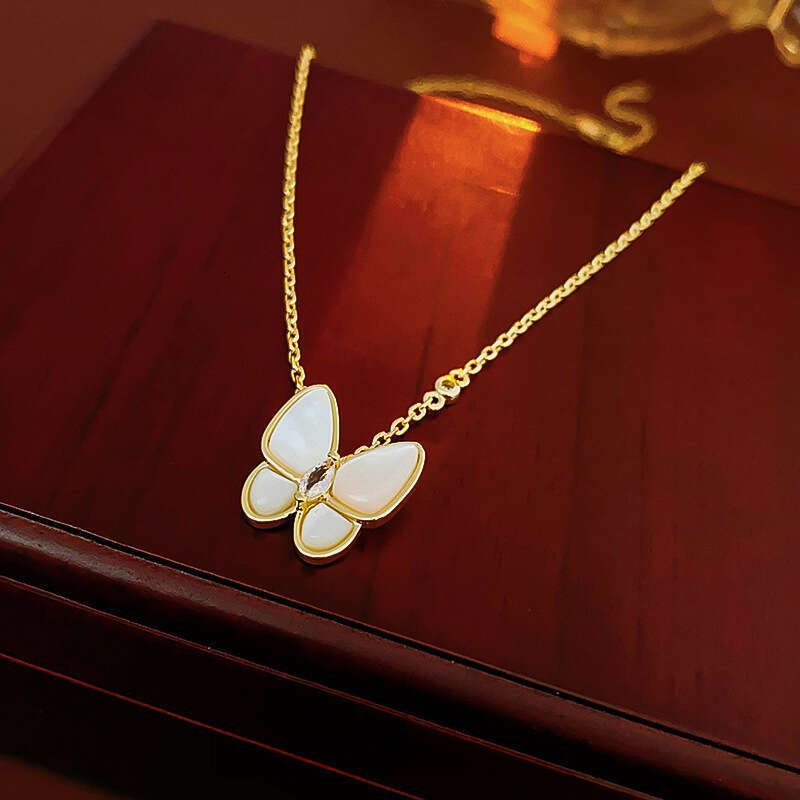 Pendant necklace Real Gold Plated Butterfly Mother of Pearl Necklace Elegant Versatile Zircon Collarbone Chain Light Luxury Fashion High End Jewelry g