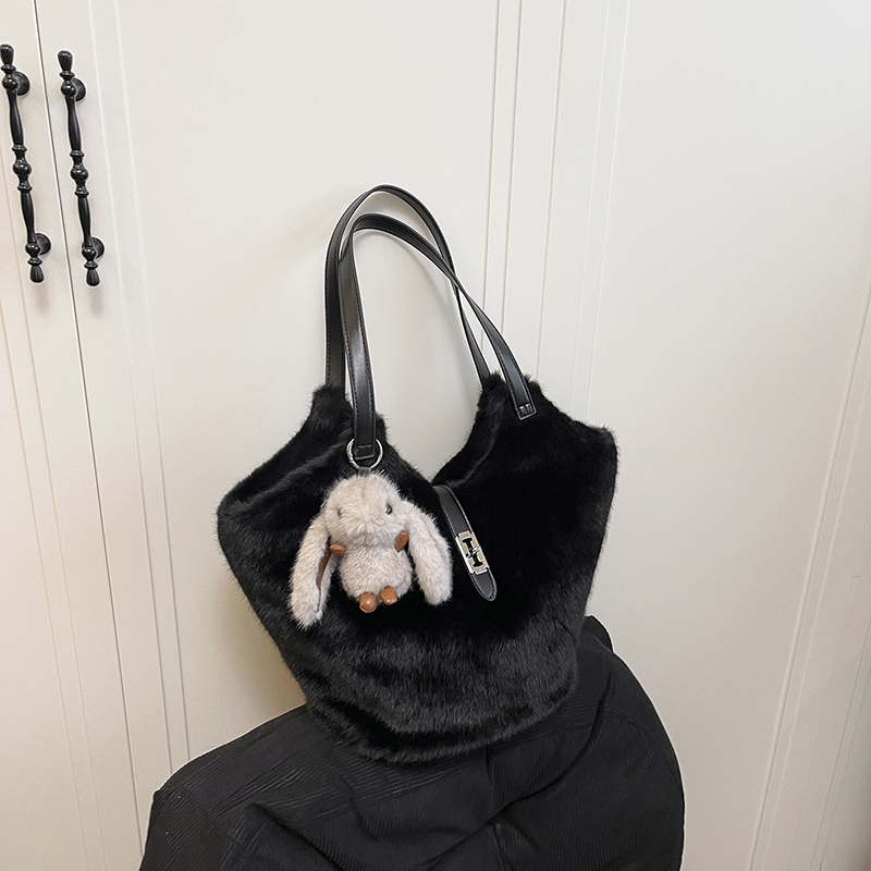 2025 New Autumn Women's Simple Leisure Fashion Luxury Party Handbag Large Capacity Crossbody Bag Essential Shoulder Bag for College Students Shop