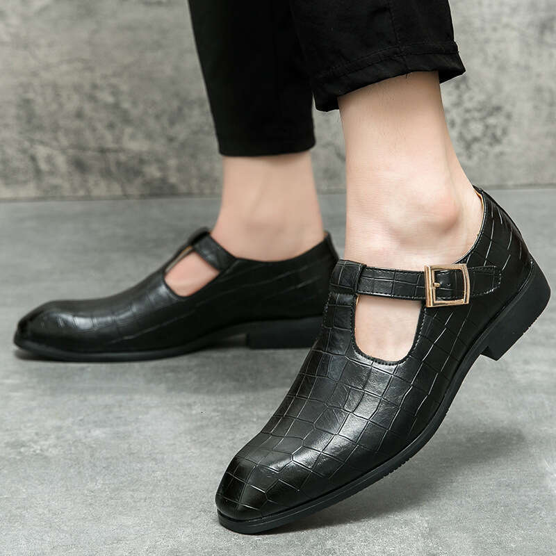 Men's Sandals in Sizes 38-46 2023 Summer New Style Personalized Fashion Show Buckle Cap Large Size