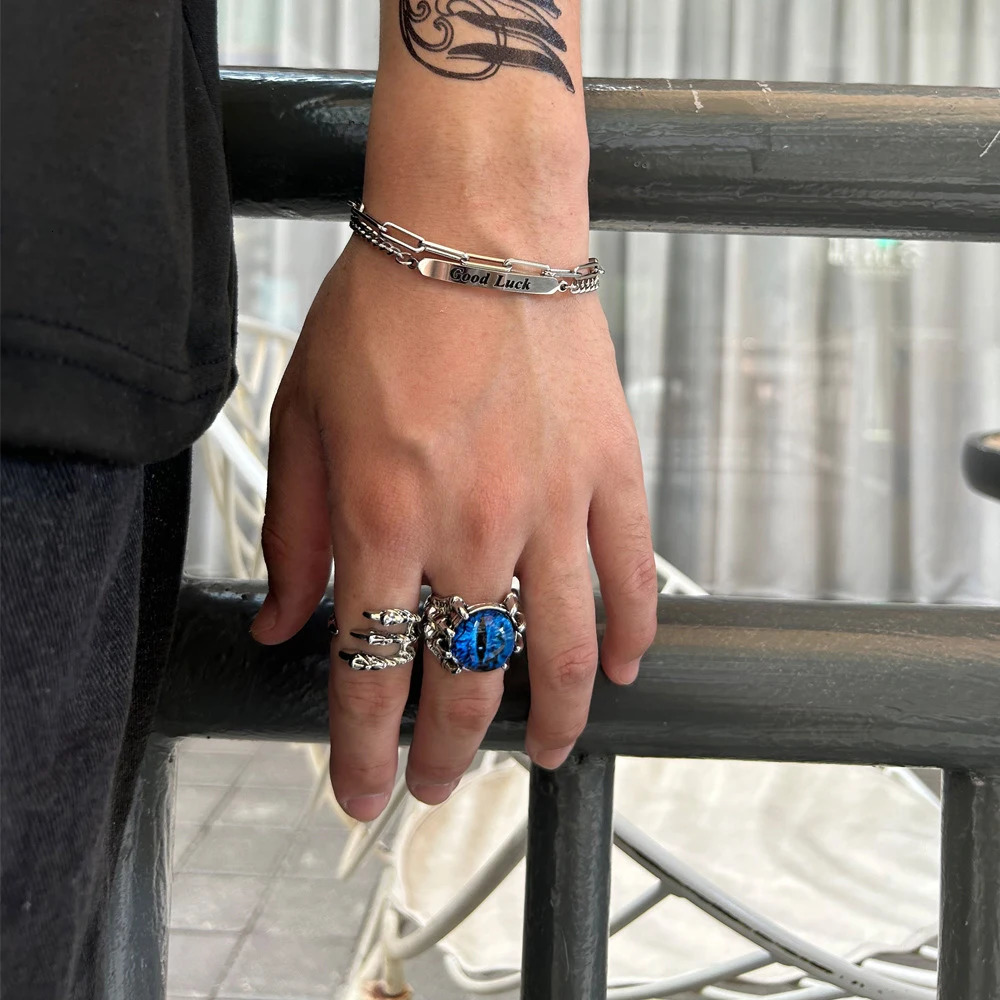 10203050 PcsPack Retro Punk Skull Devil Eye Ring Mens Womens Hip Hop Rock Party Accessories Mixed Style Jewelry Gift 251031