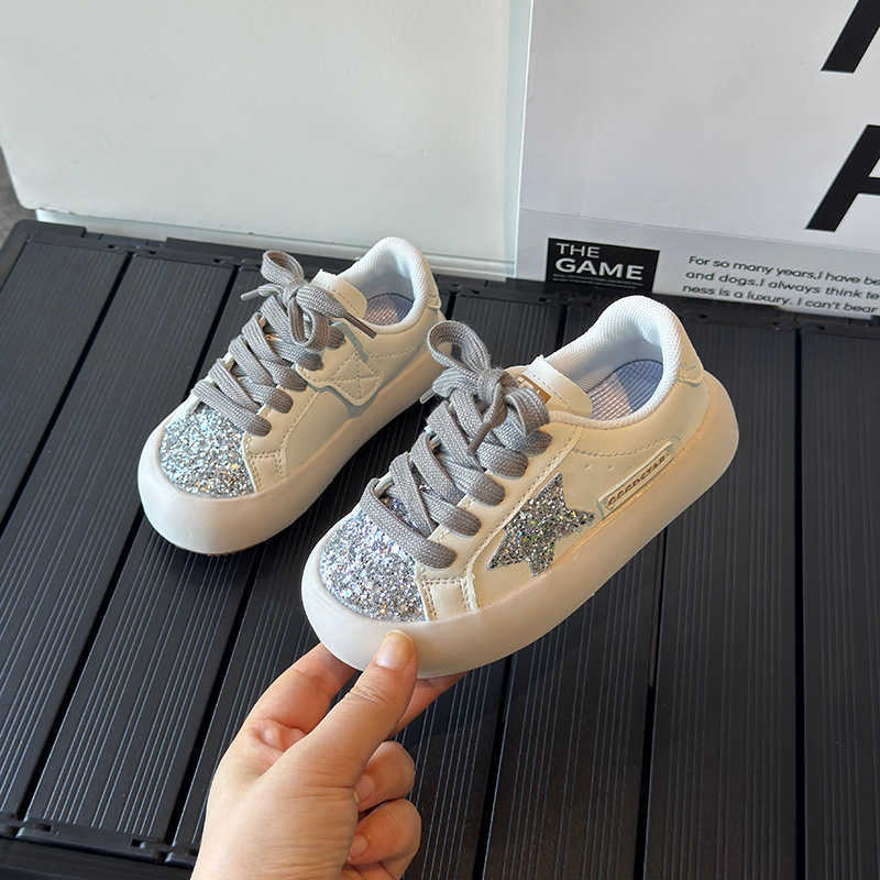 Childrens Sports Shoes 2025 Spring and Autumn New Girls Casual Five-Pointed Star Sneakers Lightweight Versatile White Shoes W251105