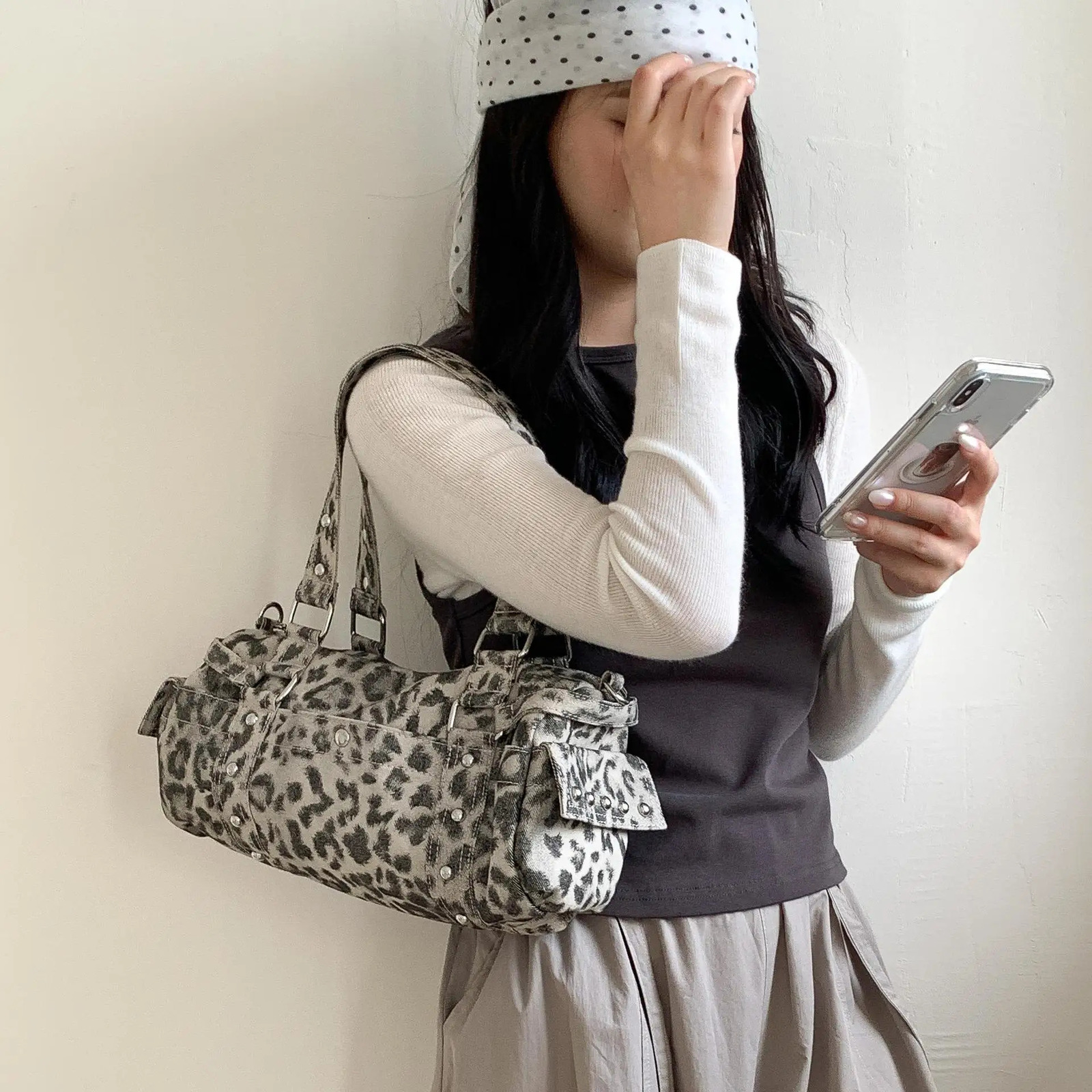 Leopard Print Barrel Shoulder Bag with Rivets Moto Biker Crossbody Bag for Women Retro Fashion Trendy Tote Bag 251031