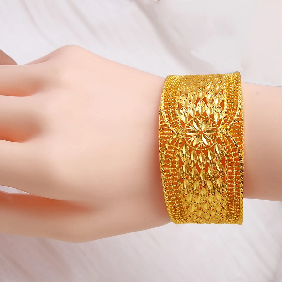 1PCS Middle East 24K goldplated hollowed out moon shaped bracelets Dubai wedding gift for European and American women 251031