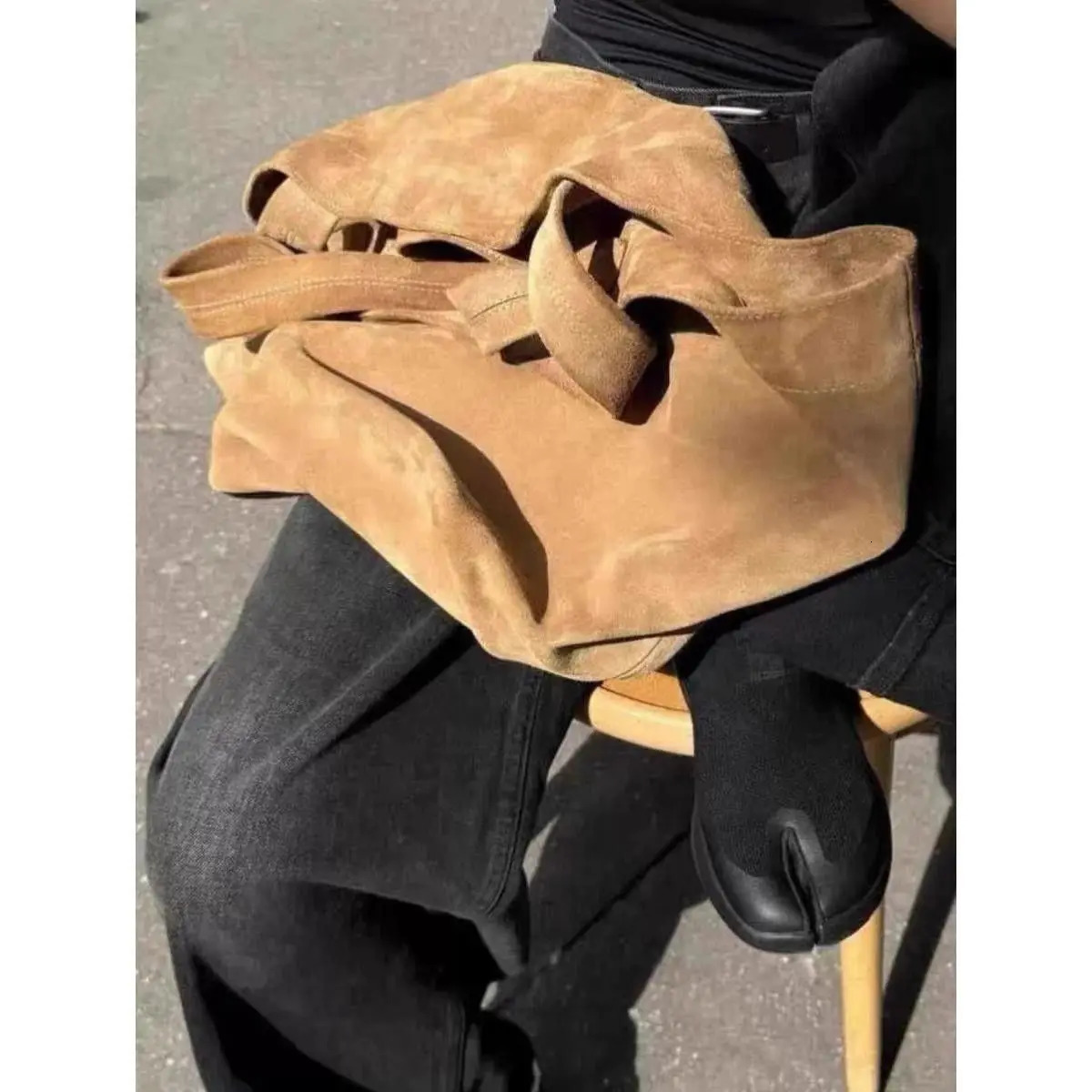 Autumn Winter Large Capacity Tote Bags for Women Retro Suede Casual Commuting Shoulder Fashion Versatile Underarm Bag 251104