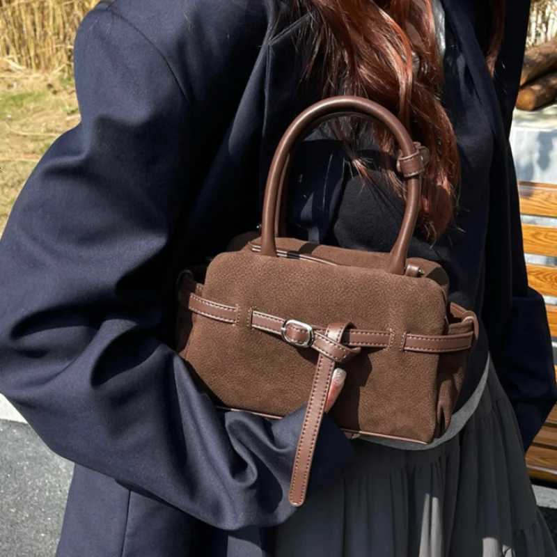 Womens Bag Retro Belt Buckle Design Handbag Large Capacity Shoulder Bag Niche Quality Commuter Woman Tote Bag Casual Shopper Z251104
