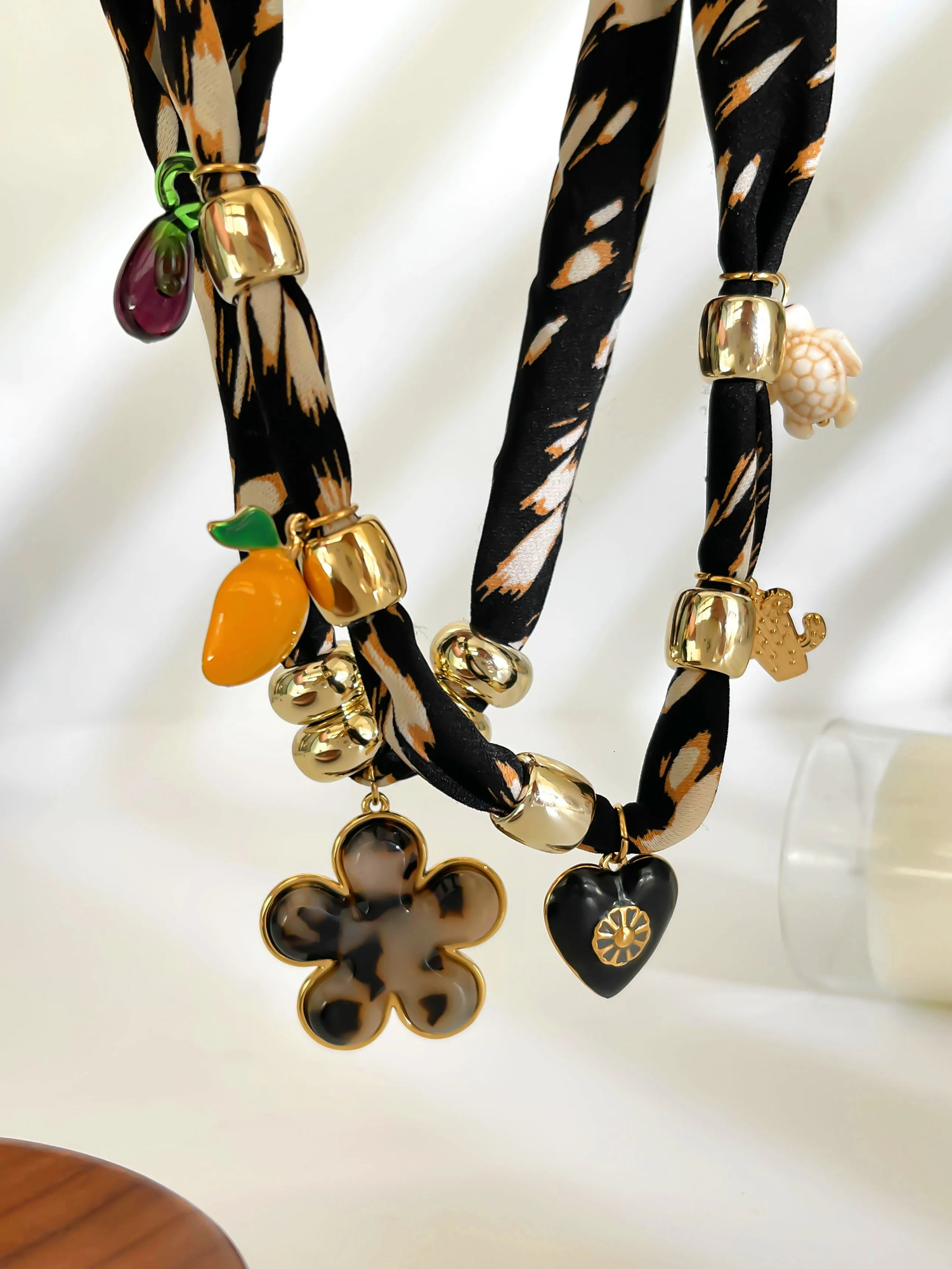 GHIDBK Vintage Black Enamel Heart Resin Flower Pendant Necklaces for Women Gothic Fashion Leopard Print Rope Chain AntiTarnish 251031