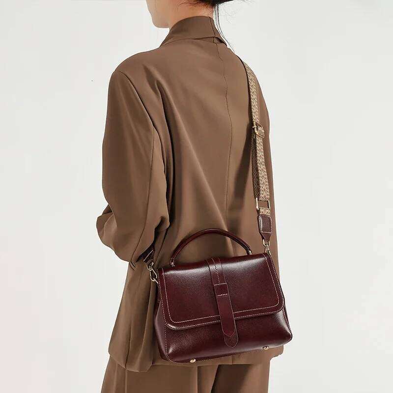 Fashion Niche Design Handbag Retro Women Genuine Cowhide Leather Shoulder Crossbody Bag Messenger Bags Large Capacity 251105