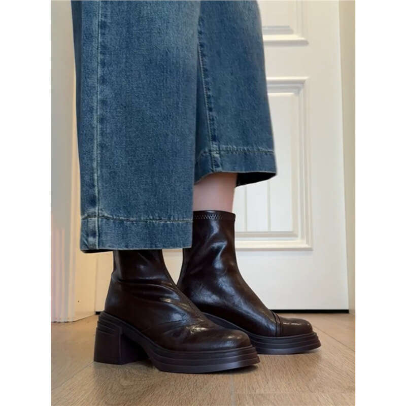 Women's Martin Short Boots with Fleece Lining Thick Sole Designer Shoe Autumn Winter Slim Soft Leather Surface