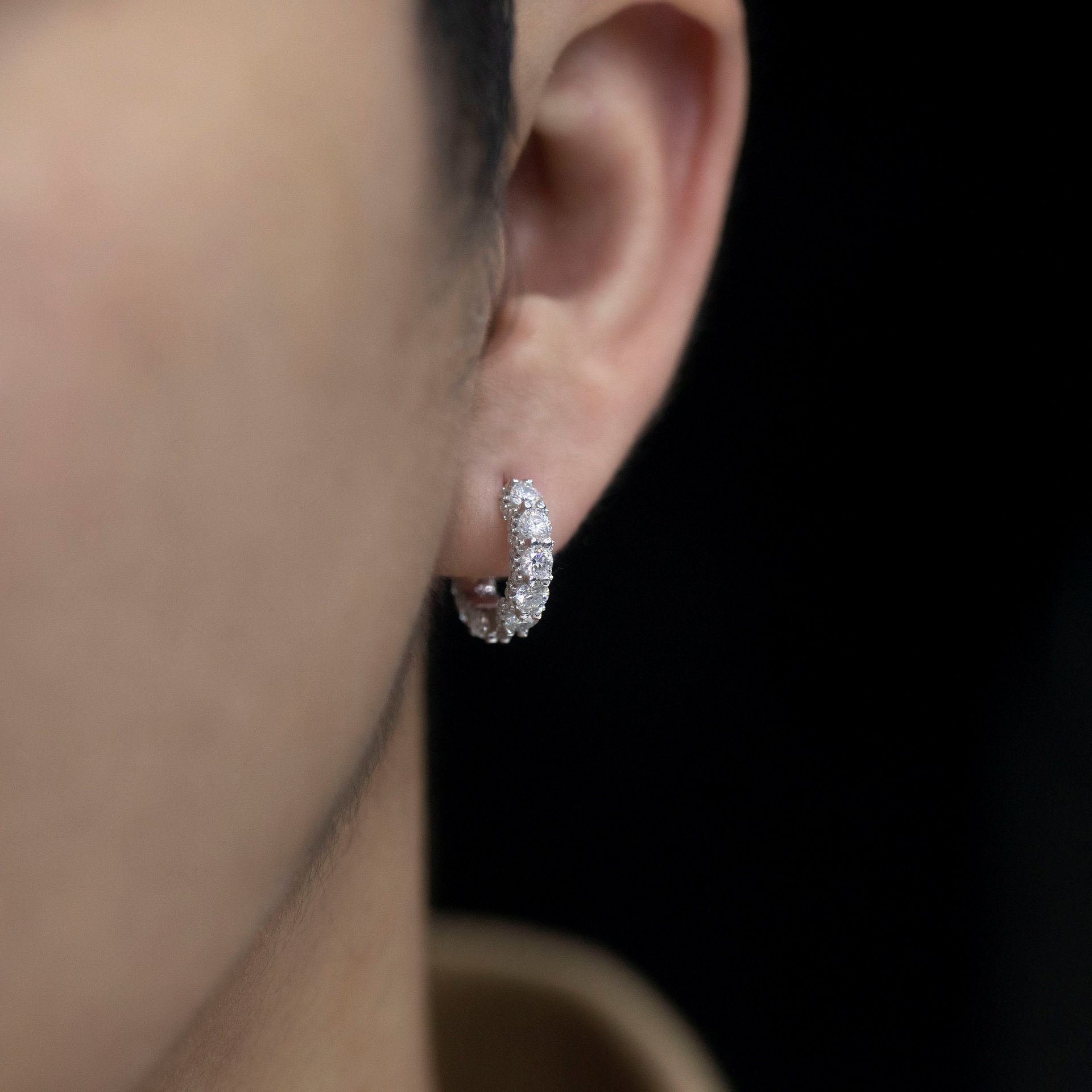 2025 Ins Top Sell Hip Hop Luxury Jewelry 925 Sterling Silver Round Cut 5A Zircon CZ Diamond Elegant Sparkling Handmade Women Men Clip Earring Gift