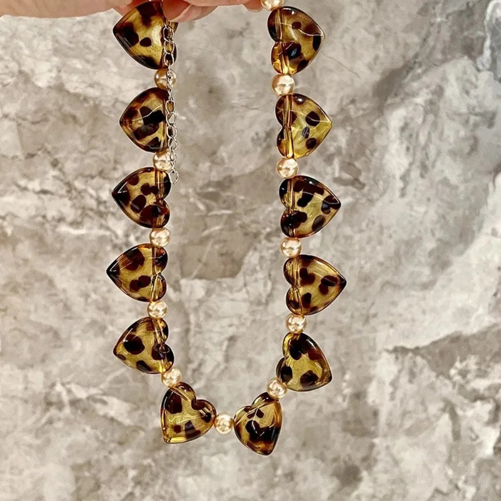 Leopard Print Large Heartshaped Necklace Fashion Pearl Lady Necklace Bead Choker Necklaces Y2k Necklae For Woman Man 251031
