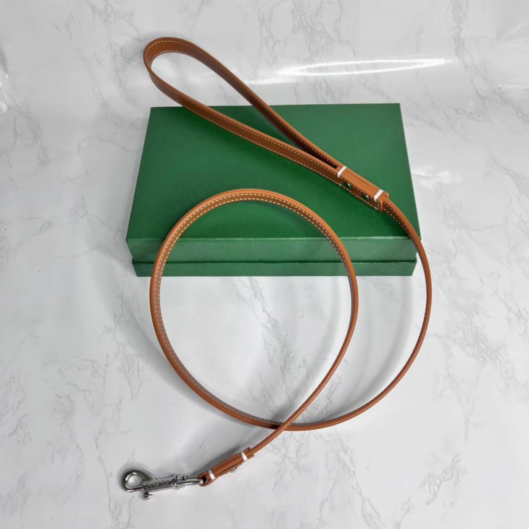 2025 new Dog Collar Leash with Classic Plaid Pattern Soft Comfort Style Premium Leather Collars Modern Designer Look for Small Medium Pets M