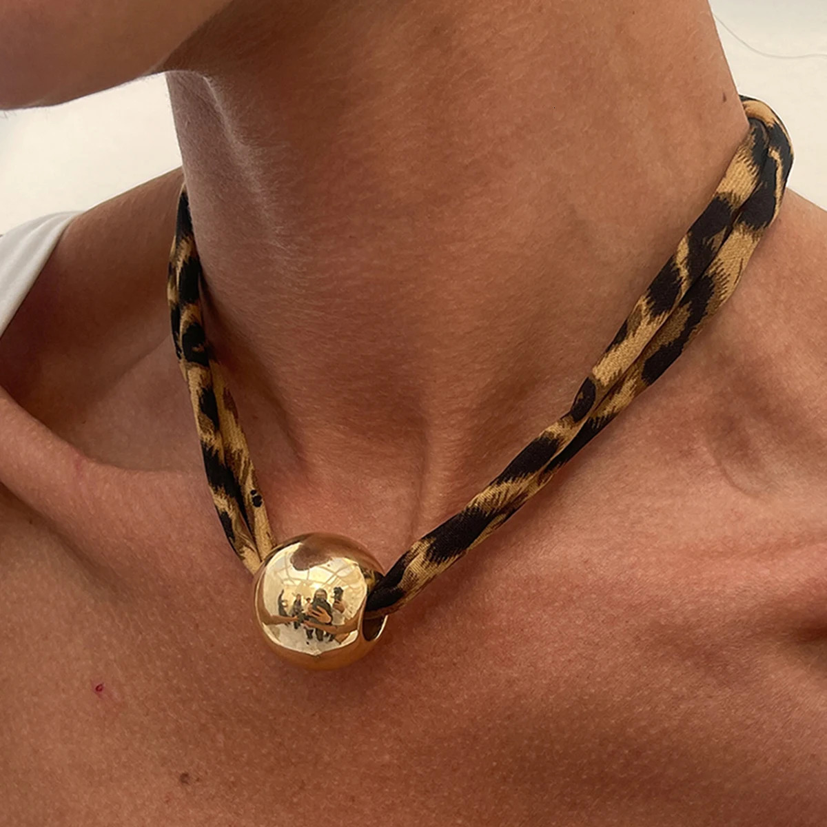 KunJoe 7 Styles Metal Starfish Conch Heart Pendant Necklace Women Leopard Pattern Soft Cotton Velvet Short Choker Neck Chain 251031