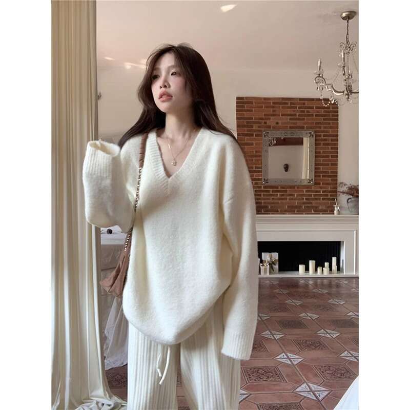 Casual Style White V-Neck Pullover Sweater For Women, Autumn Winter New Loose Slimming Knitted Top With High-End Feel B5