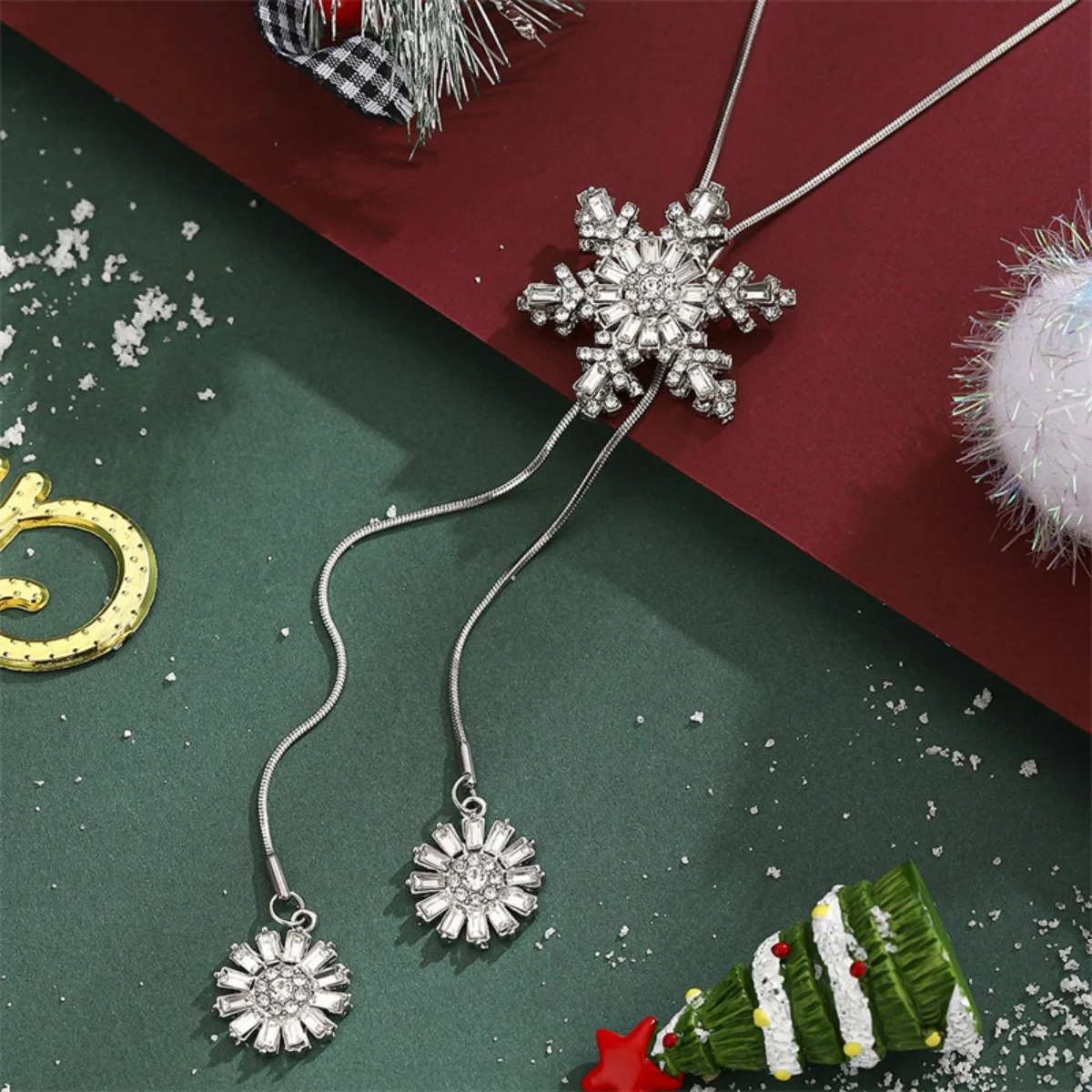 Christmas Necklace Rotating Snowflake Adjustable Long Chain Choker Elegant Sweater For Women Men Jewelry Gift 251104