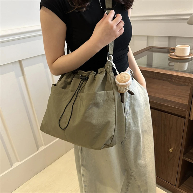 Leisure large bag womens 2024 fashionable cloth shoulder capacity handbag business messenger 250401