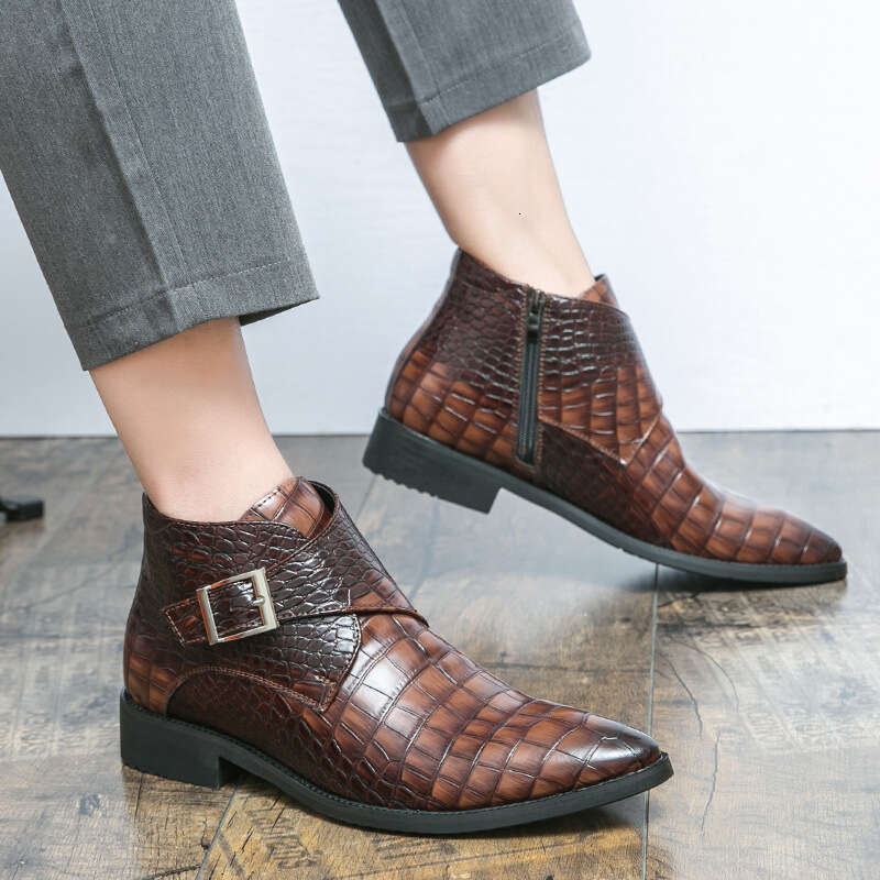 Men's in plus size, new casual shoes, fashionable men's high top Martin boots, trendy pointed short leather boots