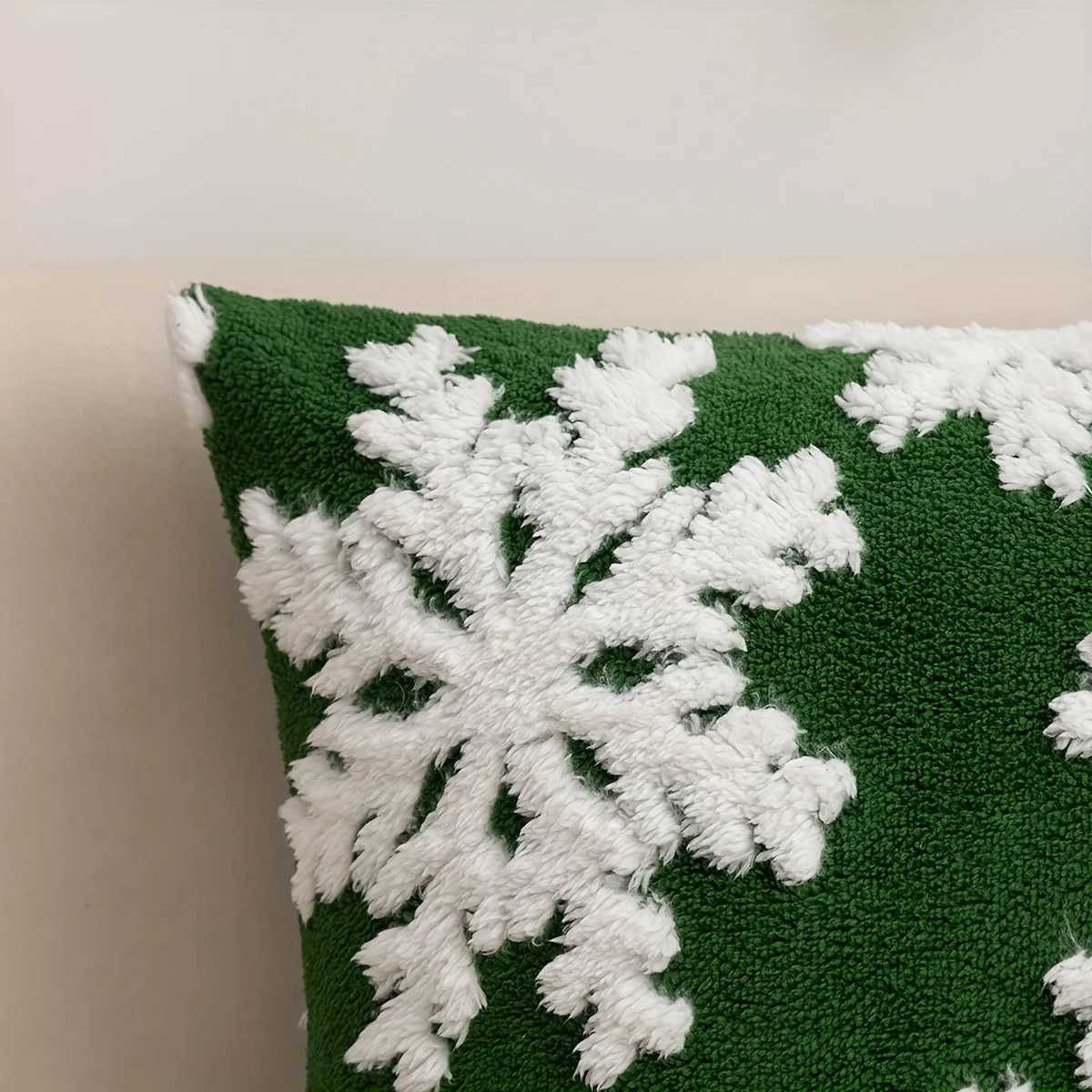 2pcs Snowflake Velvet Pillow Covers Christmas Style Square Cushion Cover Festive Pattern Cozy Home Styling Zipper Closure Y251105