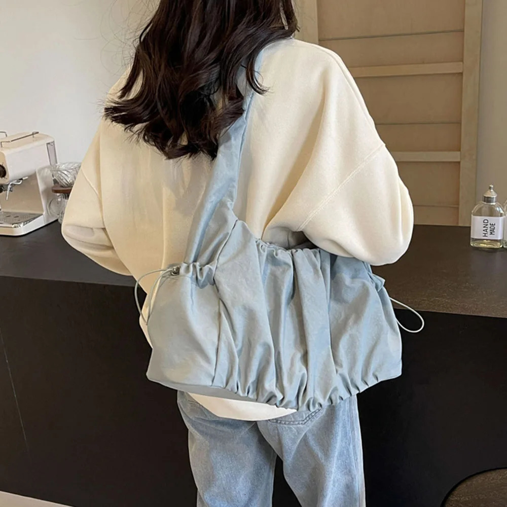 Fashionable pleated handbag large capacity shopping bag simple cross shoulder suitable for daily travel ll 250401