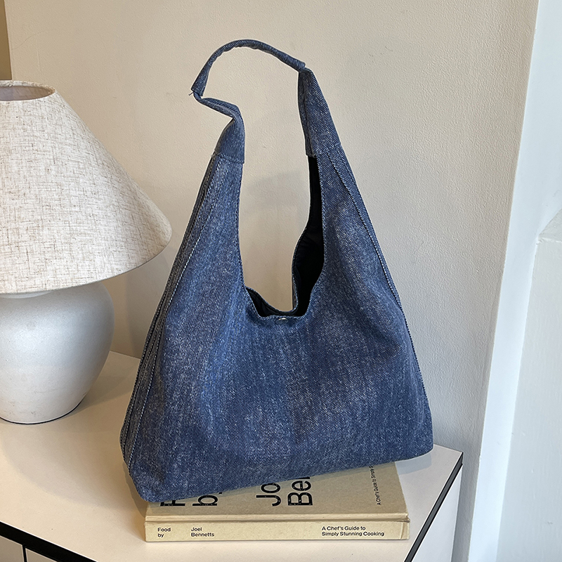 New autumn women's simple, casual, fashionable, luxurious party handbag, large capacity crossbody bag, essential shoulder bag for college student