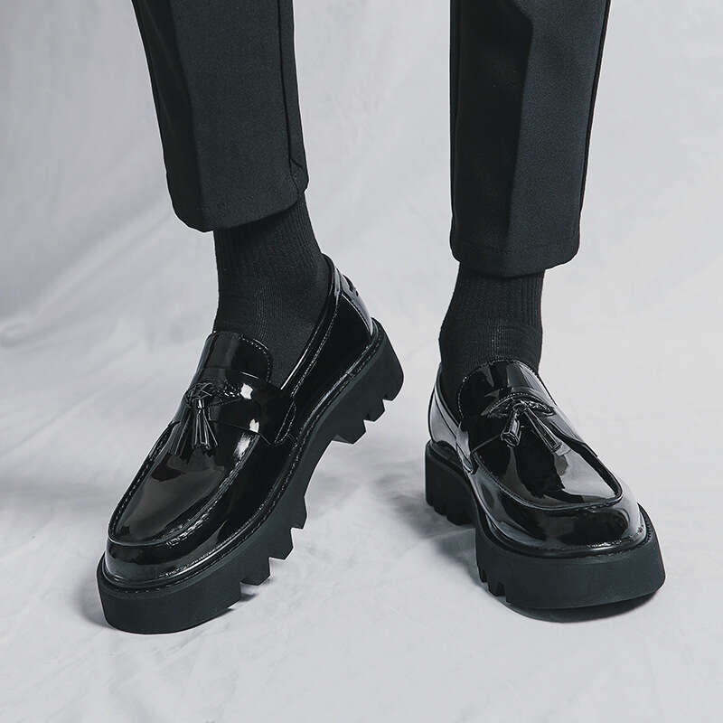Large pointed formal business leather shoes, 2023 thick sole single shoe, round toe tassel men's loafers