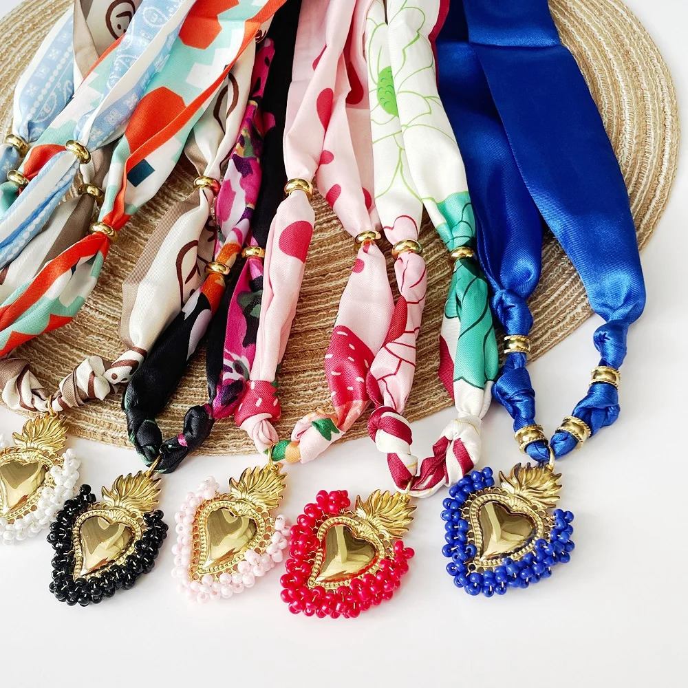 Colorful Scarf Necklace with a Giant Stainless Steel Resin Heart Pendant Womens Fashion Jewelry Bandana Necklace 251031