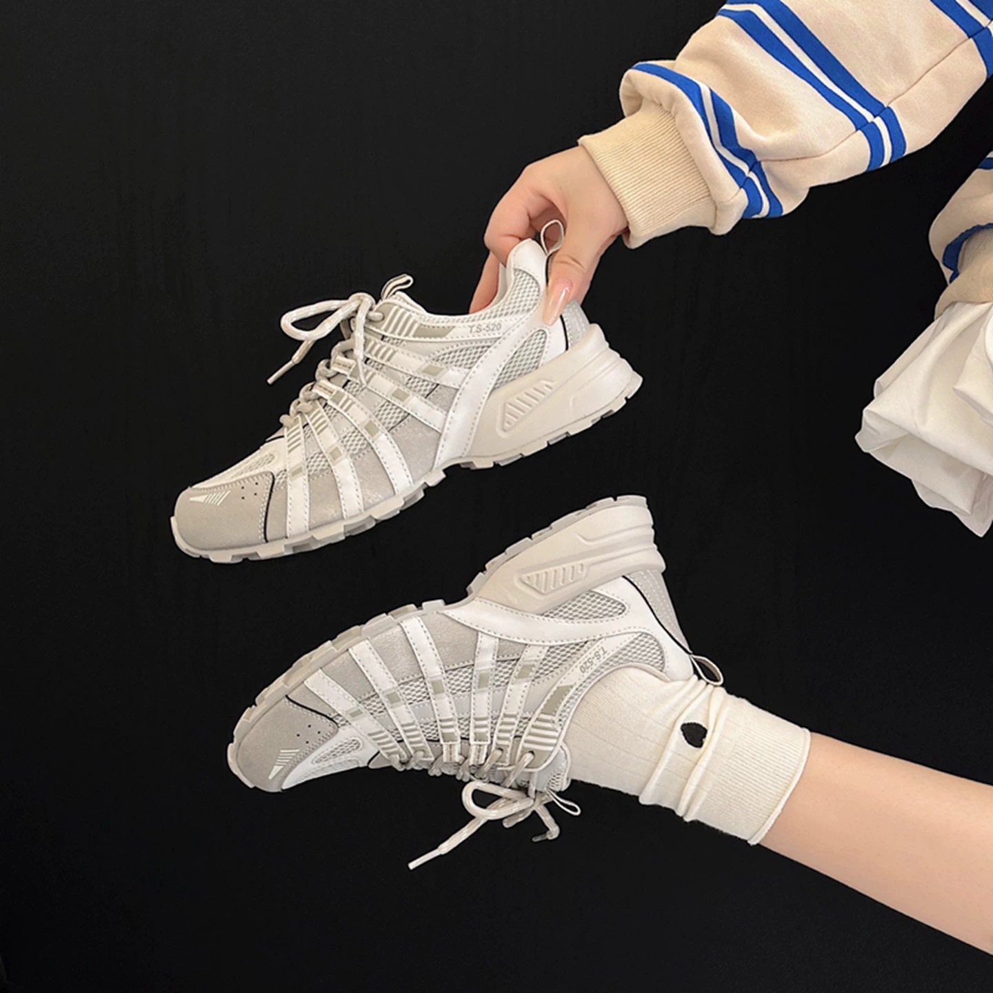 European station contrast splicing daddy shoes women's mesh breathable small height increase casual sneakers 2025