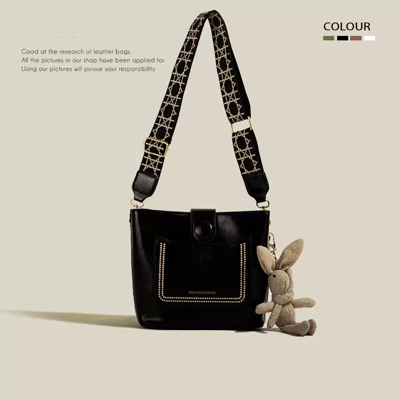 2025S New Model Designer Women S Woven Wide Straps And Large Capacity Bags Are Popular Women S Versatile Single Shoulder Crossbody Bucket Bag Totebag