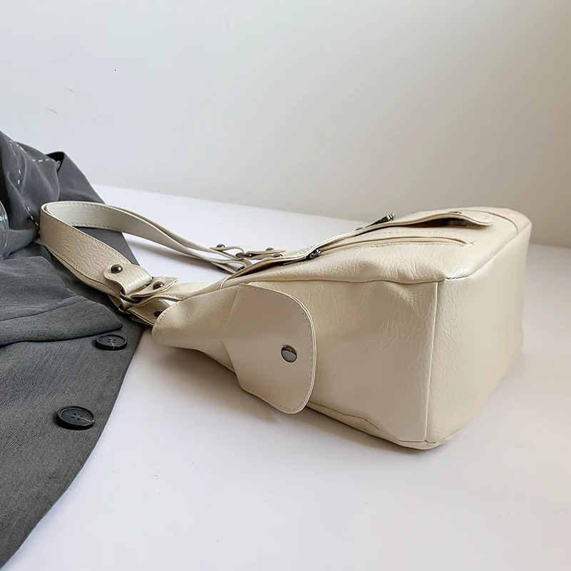 Fashionable large capacity retro womens handbag simple and niche n solid color womens shoulder bag suitable for commuti 251031