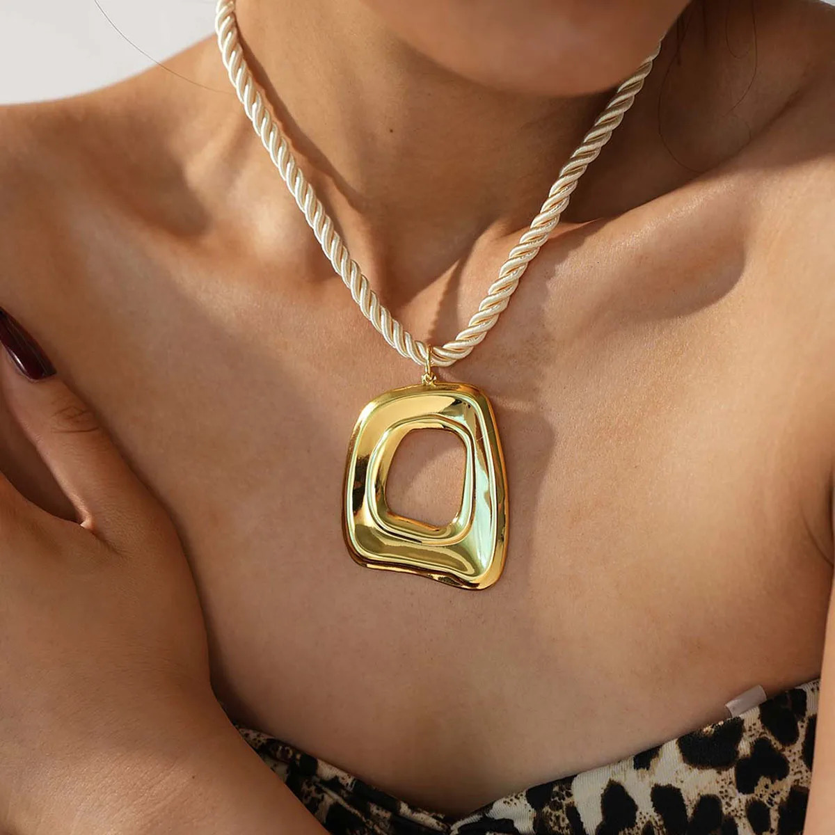 316l Stainless Steel Geometry Hollow Pendant Necklace Fashion Metal Charm Waterproof Cast Pvd Plated Jewelry Gift 251031