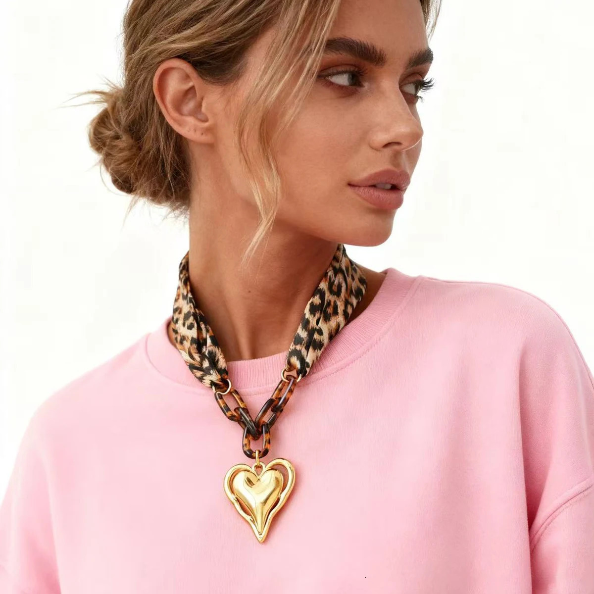 Fashion Stainless Steel HeartShaped Leopard Print Scarf Trendy Necklace 18K Gold Plated Quality Ladies Jewelry For Daily Wear 251031