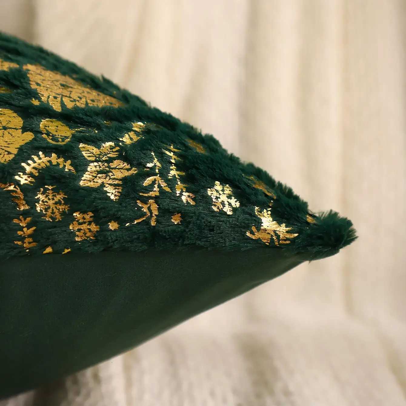 1 PC Christmas Tree Throw Pillow Cover Winter Plush Bronzing Christmas Decoration Living Room Y251105